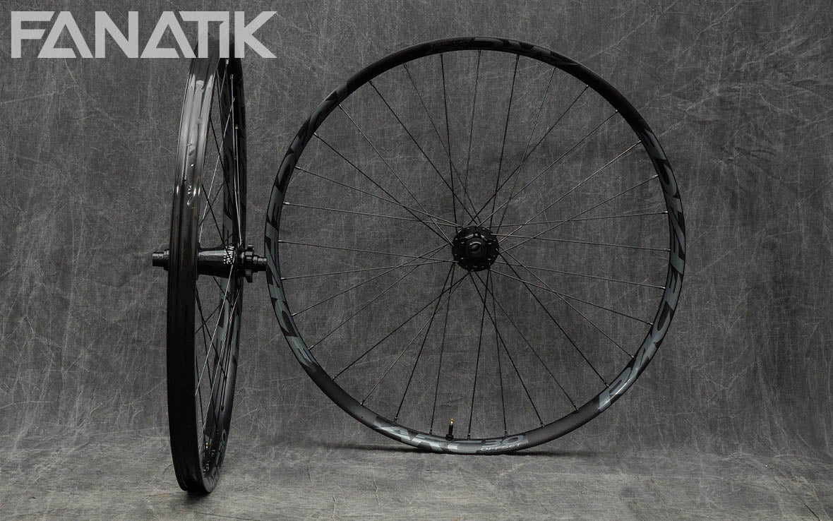 Race Face Arc 30 Offset/Industry Nine Torch Classic Custom Wheelset