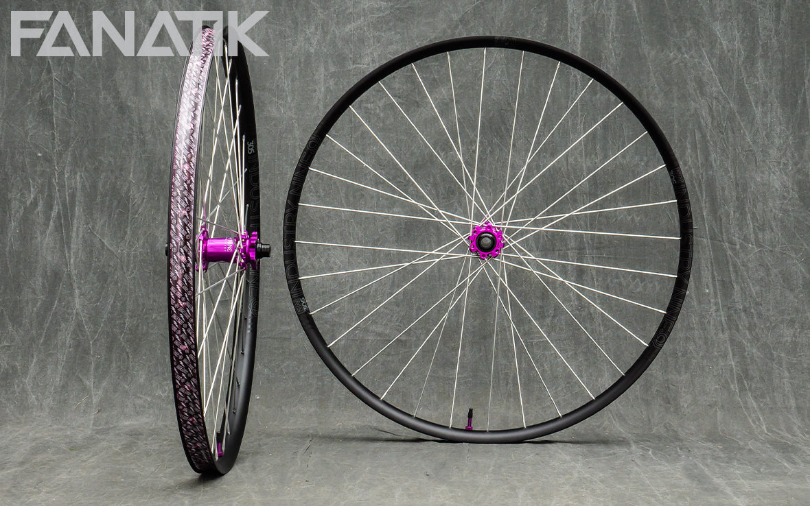 Industry Nine Enduro 305 V3 / Industry Nine Hydra System Custom Wheelset