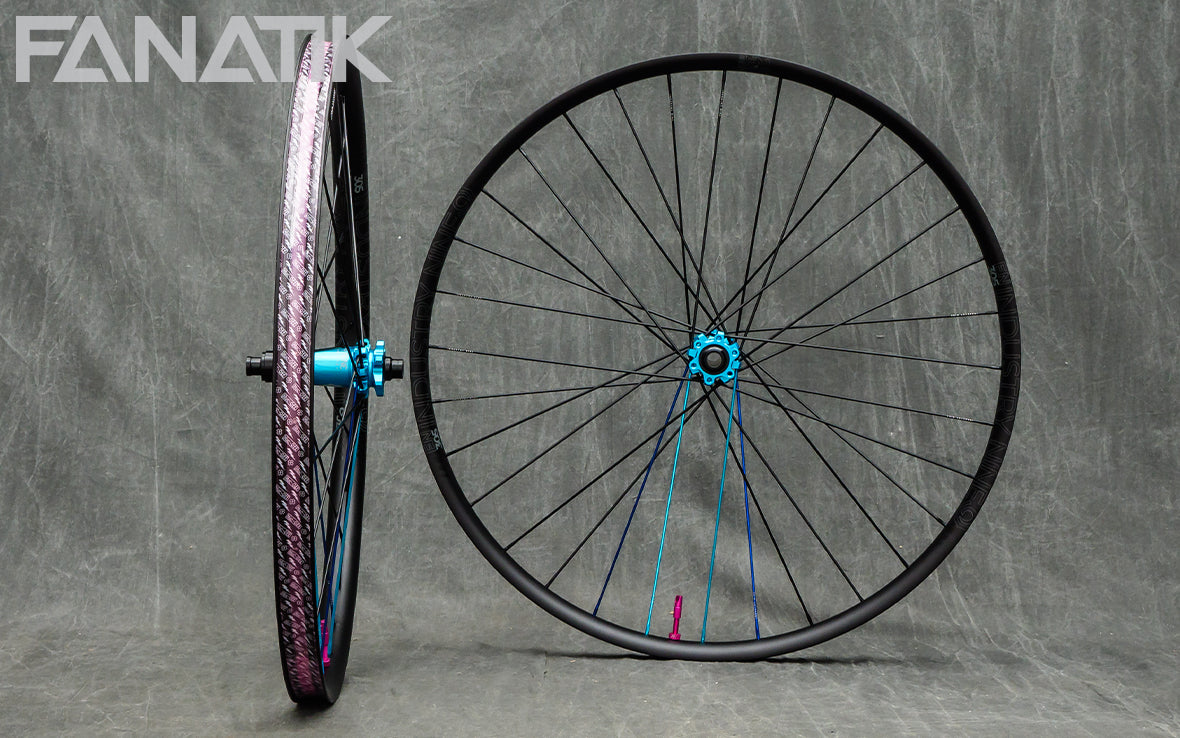 Industry Nine Enduro 305 V3 / Industry Nine Hydra System Custom Wheelset