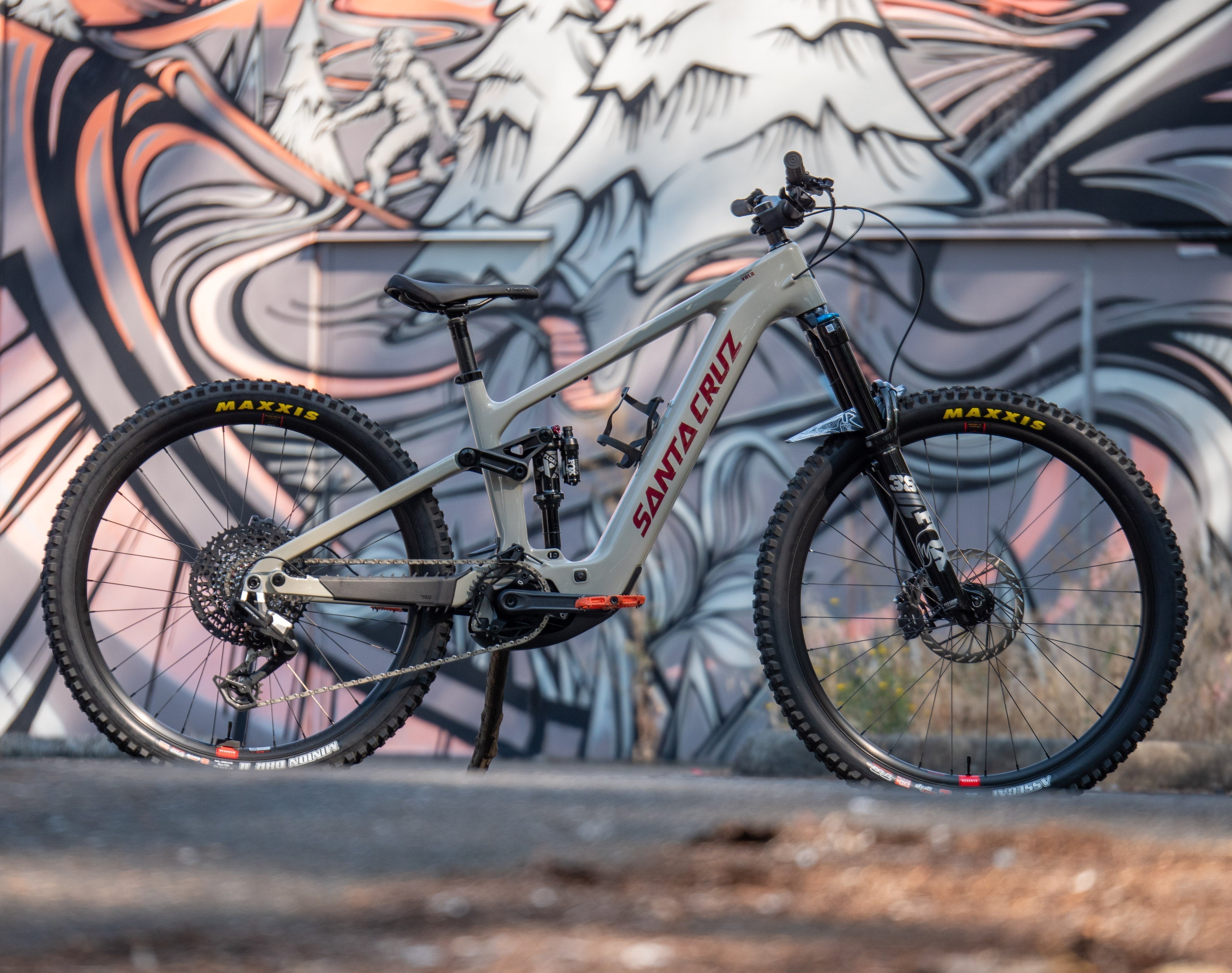Santa Cruz Vala E-Bike vs Santa Cruz Bronson // Does Ditching VPP Mean Its No Longer Distinctly Santa Cruz?