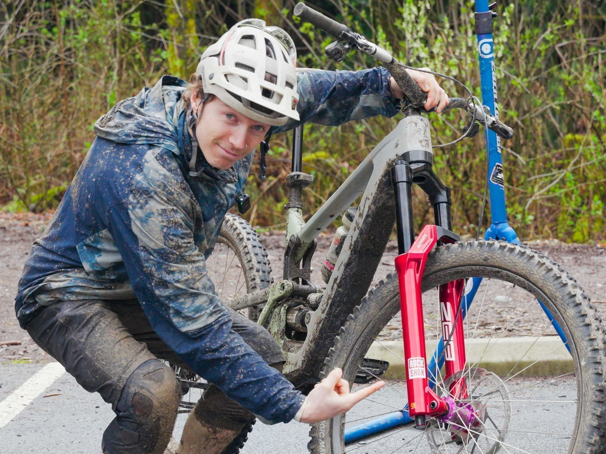 Muddy Jan points at his fresh ZEB fork