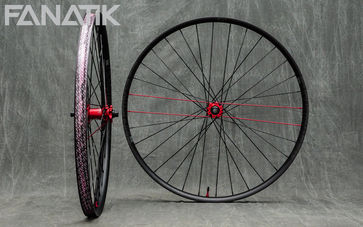 Industry Nine Enduro 305 V3 / Industry Nine Hydra System Custom Wheelset