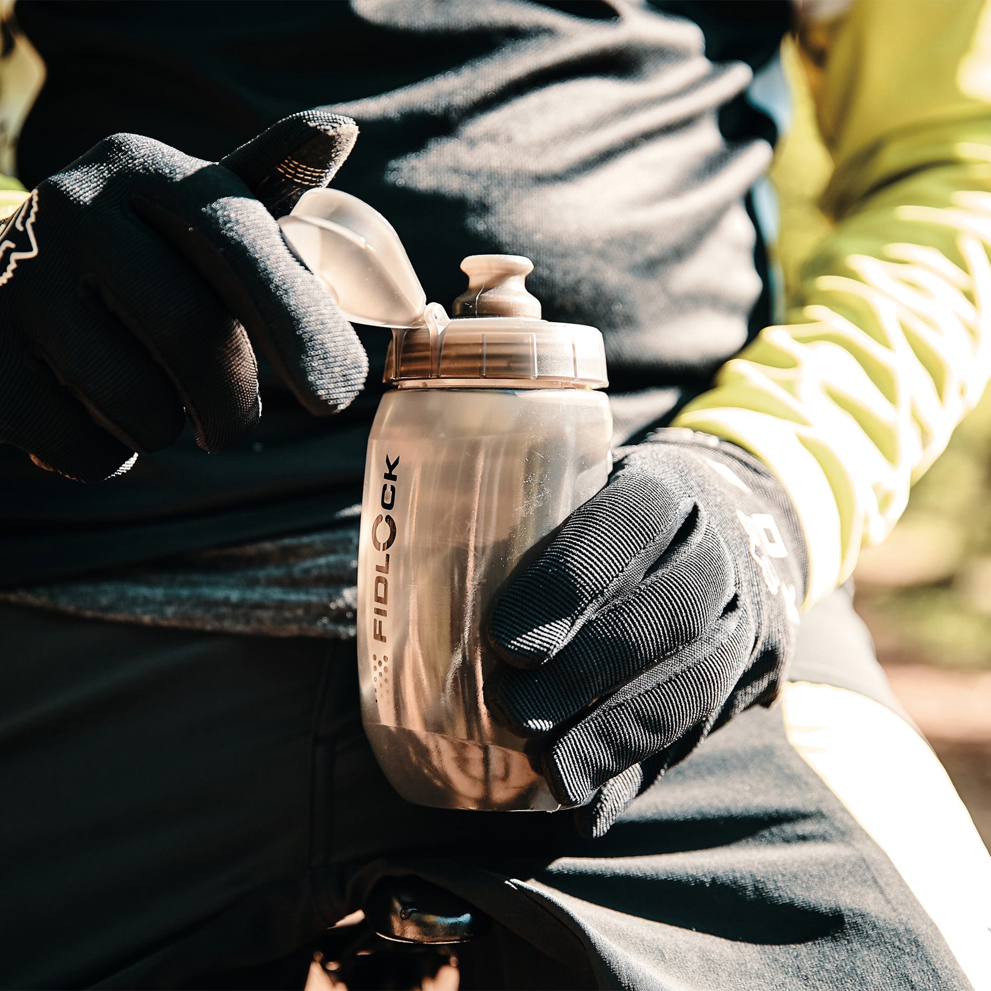 新品！FIDLOCK 450ml Amazon.com: FIDLOCK Twist Bottle 450ml/15oz + Base Systems