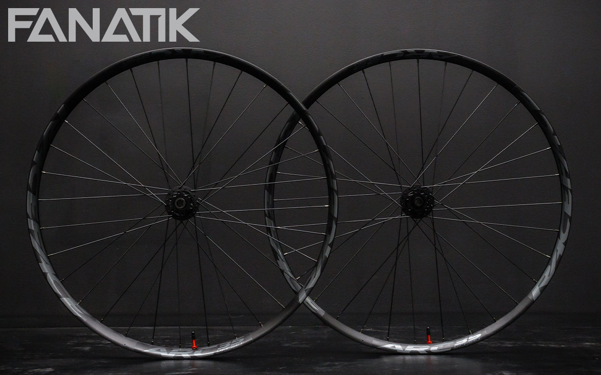 29” BOOST ホイールRACEFACExDT SWISS 350 28H Universal Cycles -- DT Swiss 350 15mm 6-Bolt Disc Front Hub